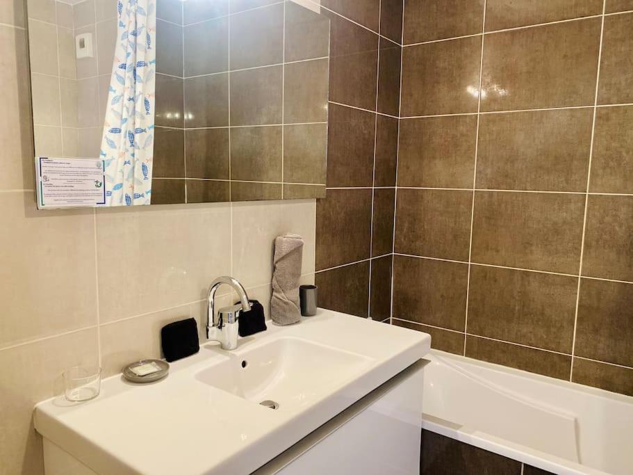 "Loulou" T1 Moderne Et Lumineux, Centre Ville, Wifi, Parking Sete Exterior photo